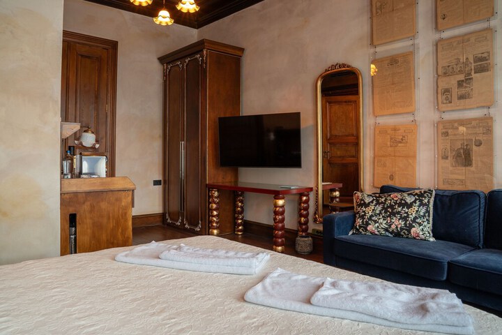 Room 25 of 47