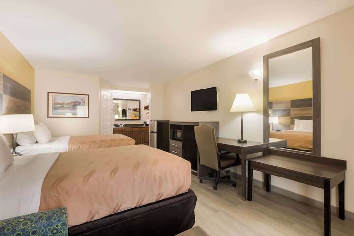 2 Double Beds (15 of 18)