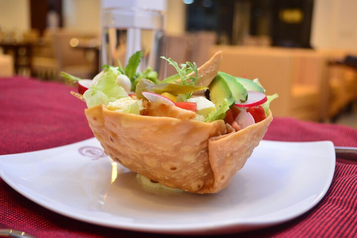 Dining 12 of 15