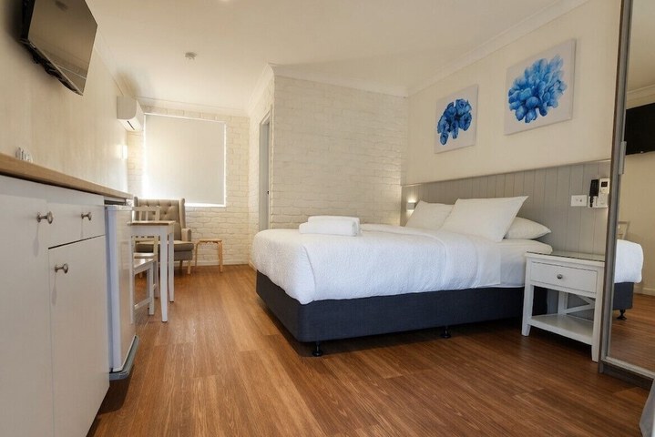 Room 4 of 38