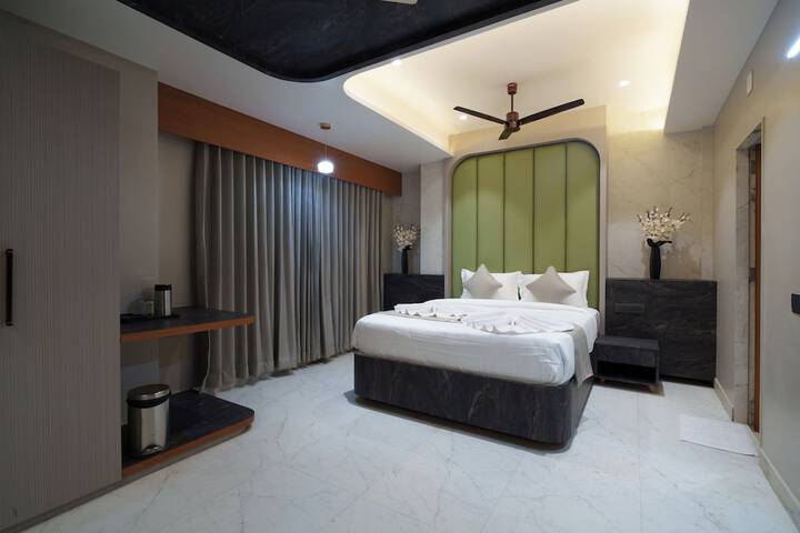 Room 13 of 48