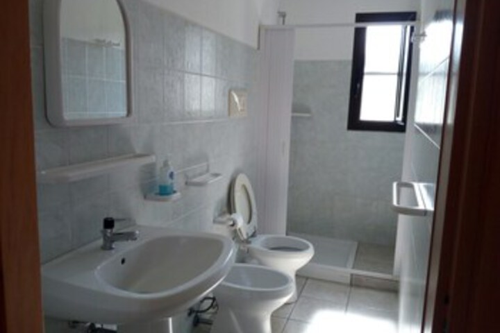 Room 2 of 6