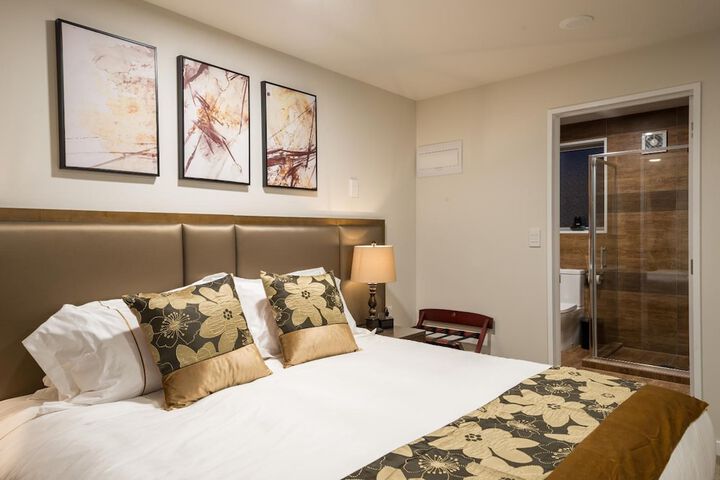 Room 16 of 36