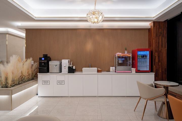 Hotel Interior 5 of 43