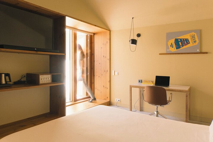 Room 4 of 82