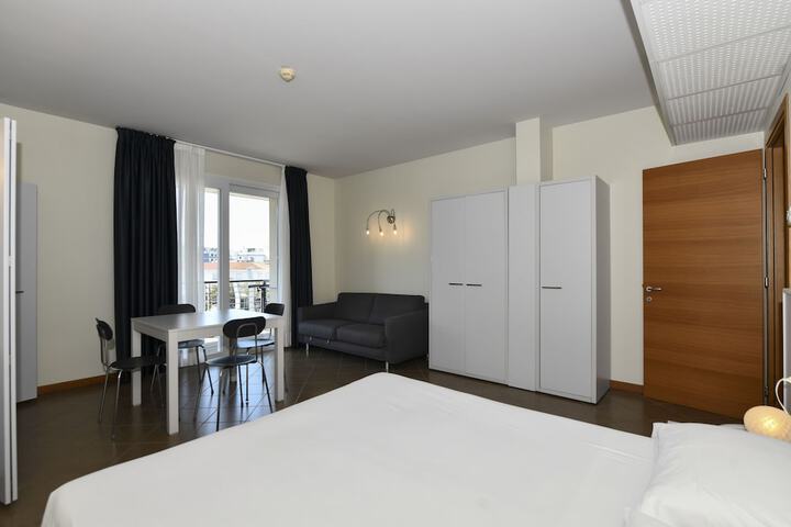 Room 70 of 102