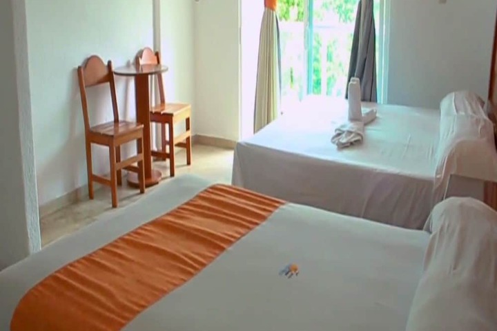Room 3 of 10