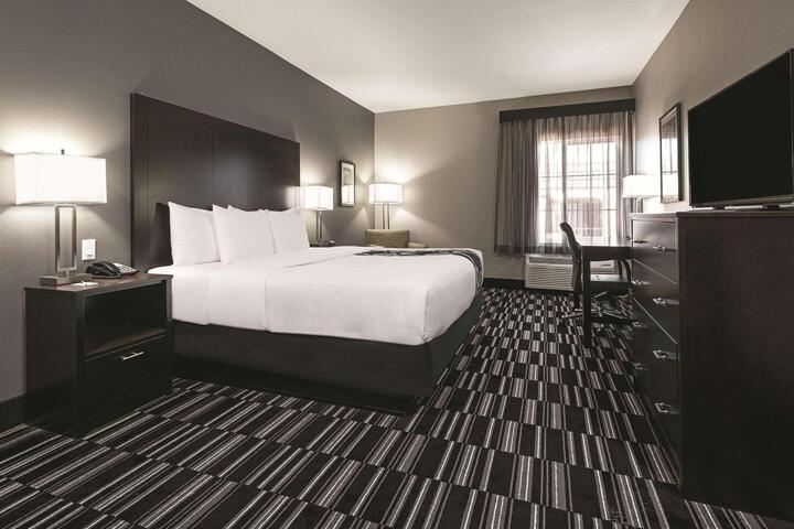 1 King Bed Mobility Hearing Impaired Accessible Room (1 of 10)