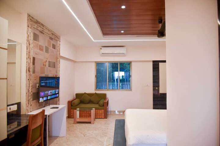 Room 4 of 11