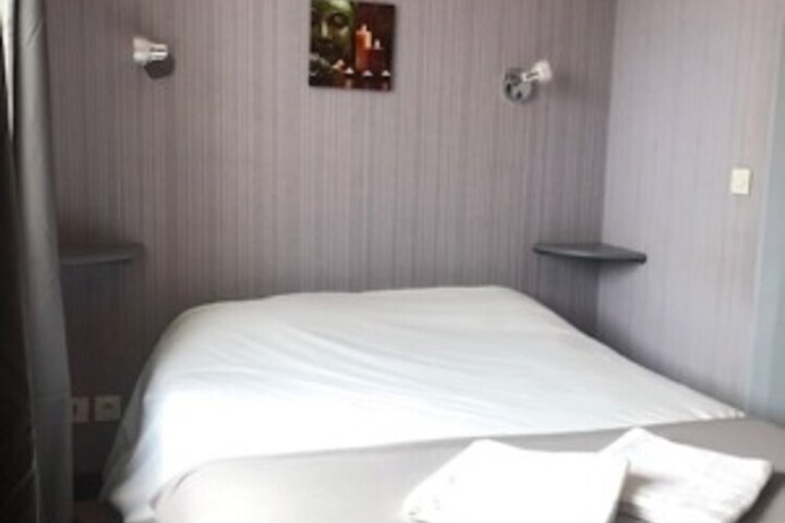 Room 10 of 40