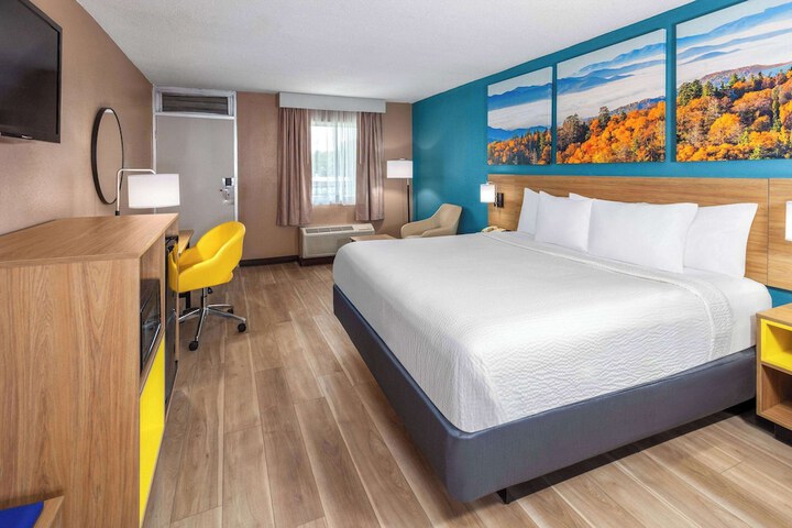 1 King Bed (1 of 9)