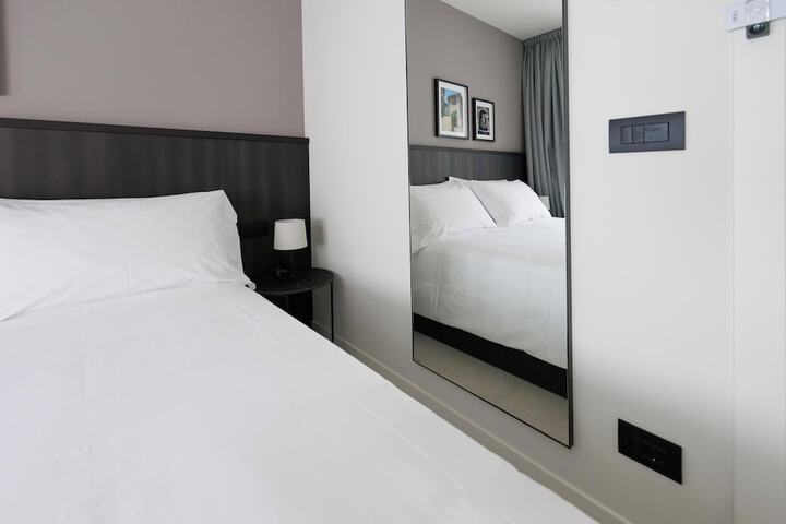 Room 35 of 106