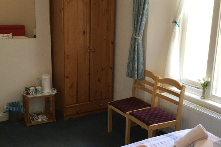 Room 9 of 32