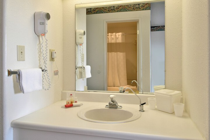Room 4 of 5