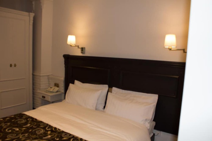 Room 10 of 37