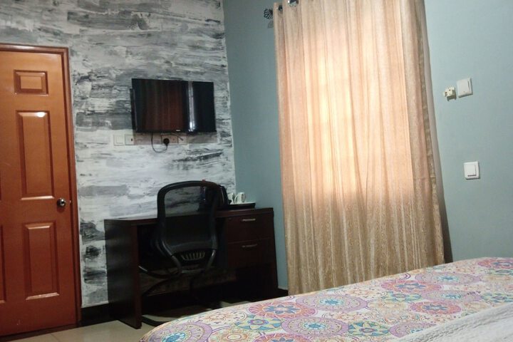 Room 10 of 28
