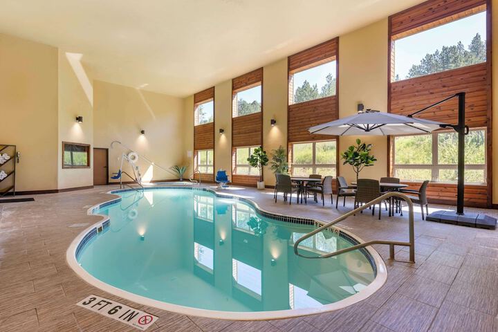 Pool Hotel