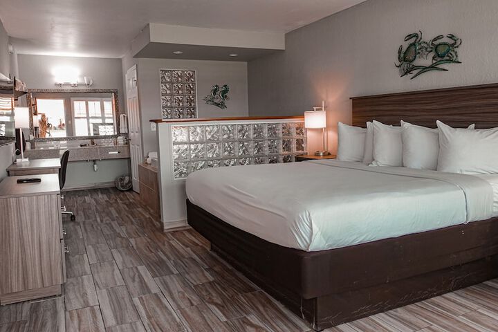 1 King Bed Sofa (17 of 22)