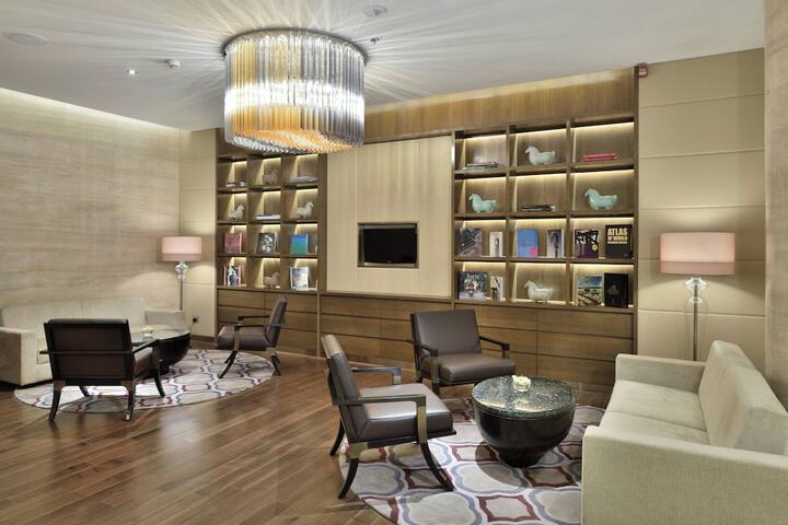 Lounge 74 of 94