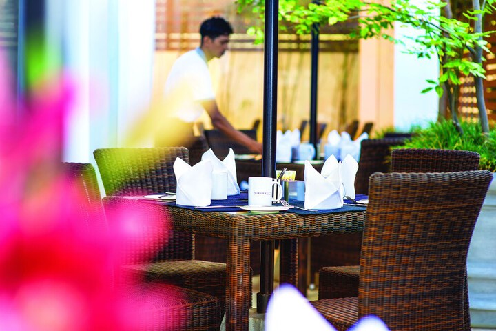 Dining 17 of 33