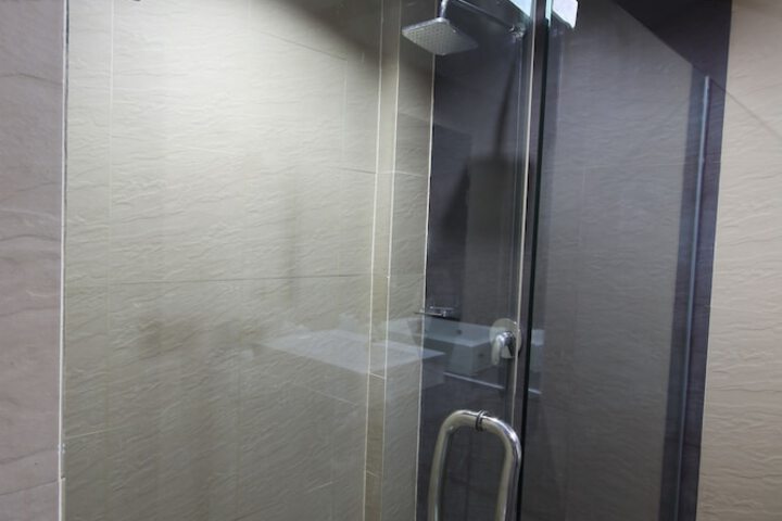 Room 9 of 12