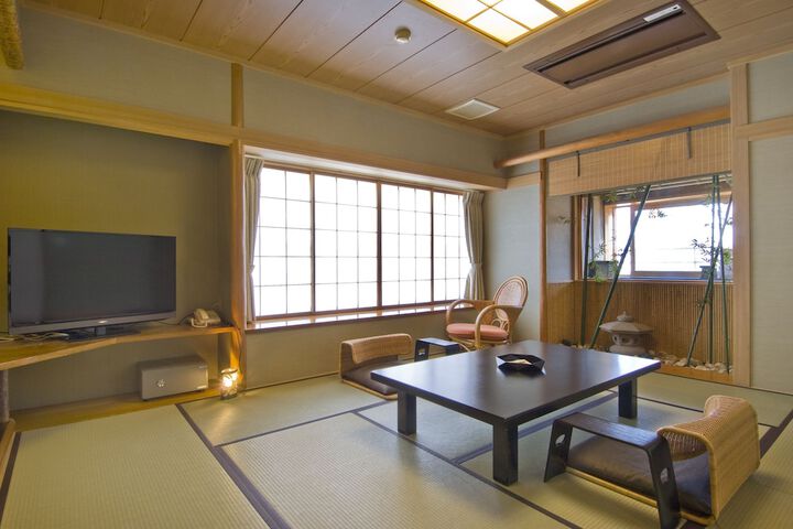 Room 7 of 75
