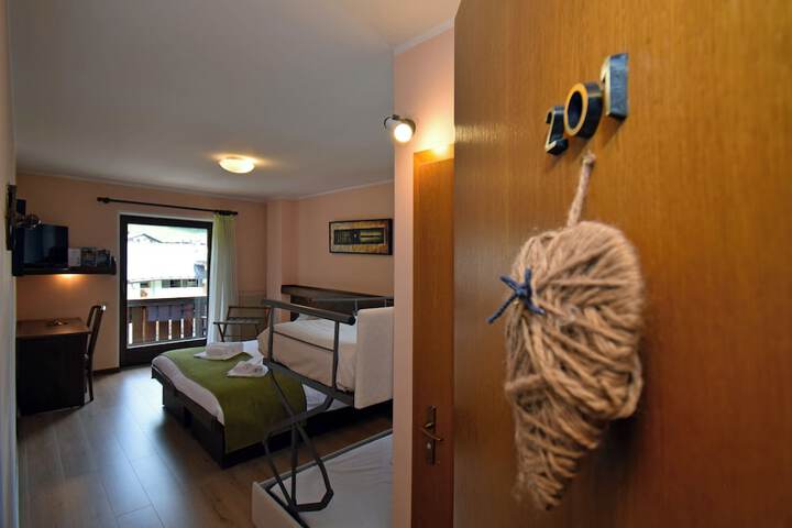 Room 27 of 53