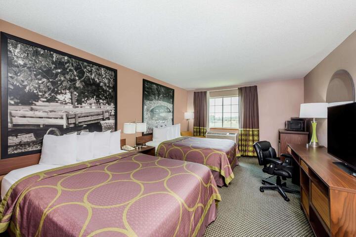 2 Queen Beds (3 of 11)