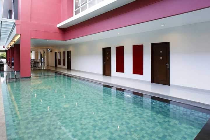 Hotel Pool