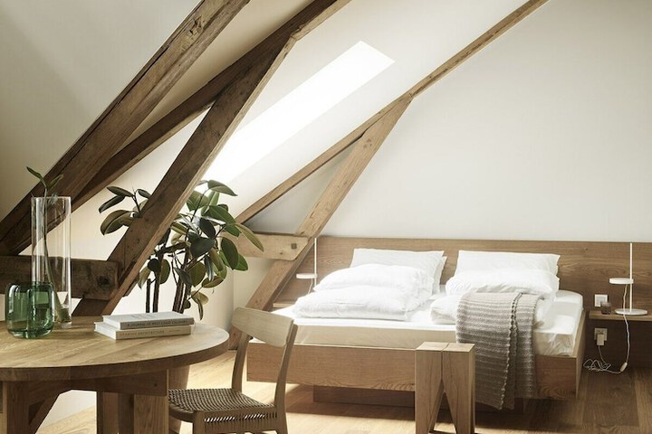 Room 8 of 62