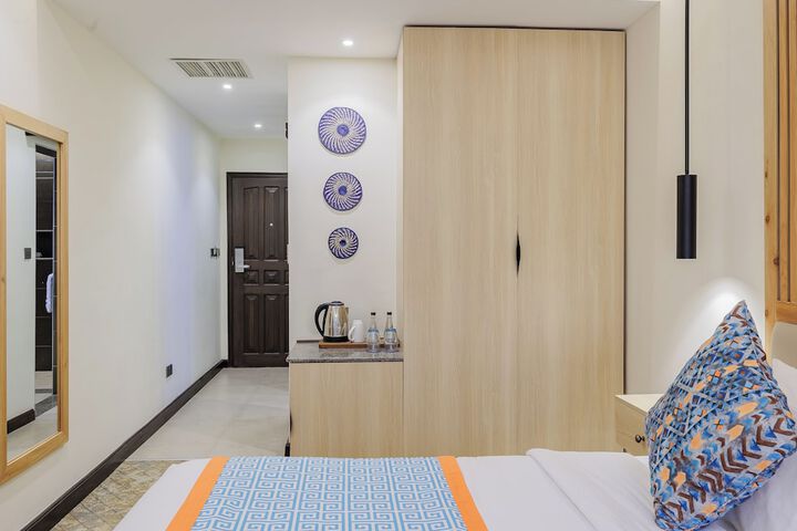 Room 12 of 37