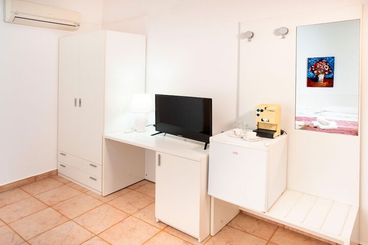 Room 11 of 36