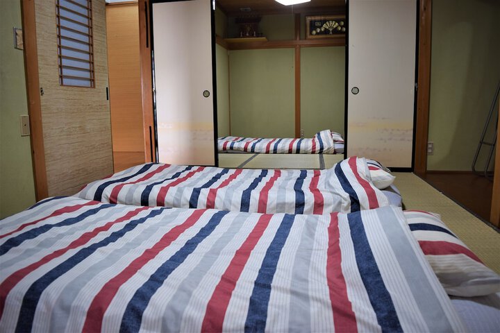 Room 10 of 14