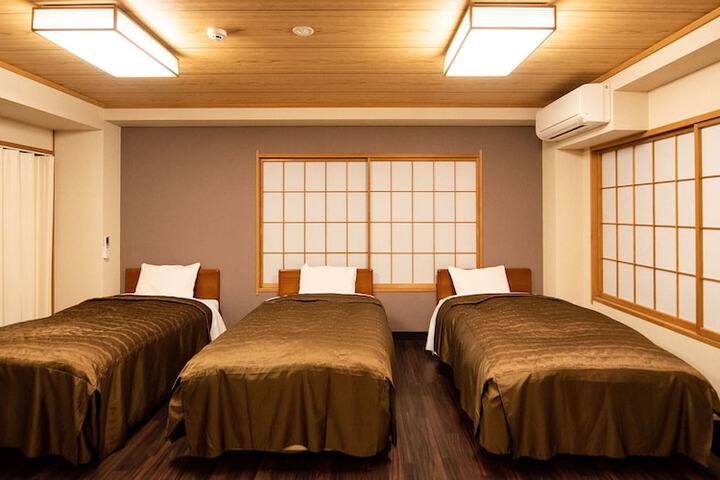 Room 12 of 77