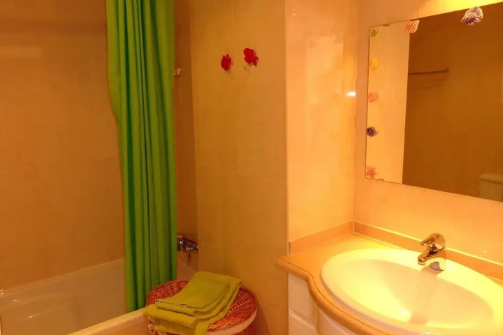 Room 8 of 22