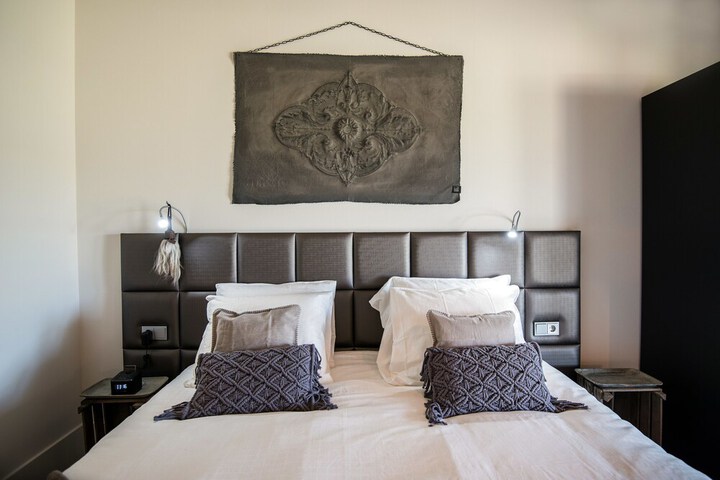 Room 4 of 106