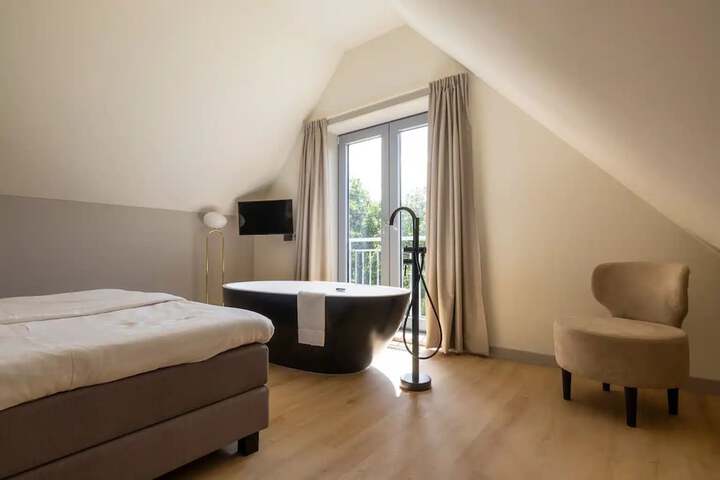 Room 2 of 13