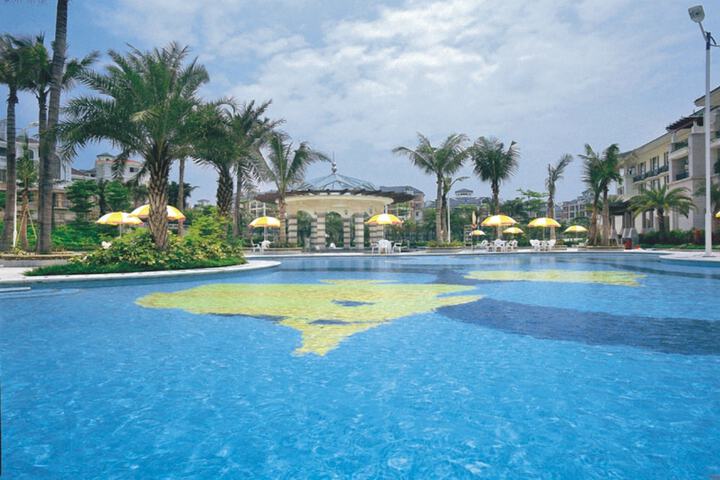 Hotel Pool