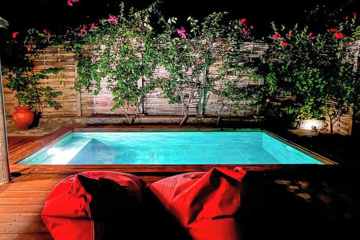 Pools & Facilities