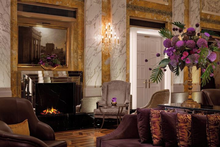 Lounge 156 of 238