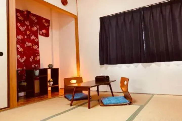 Room 2 of 2
