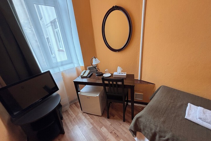 Room 221 of 272