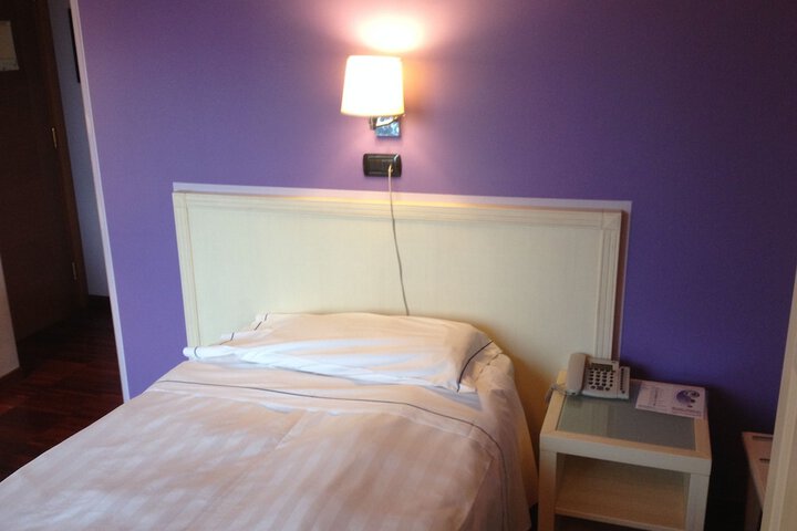 Room 13 of 48