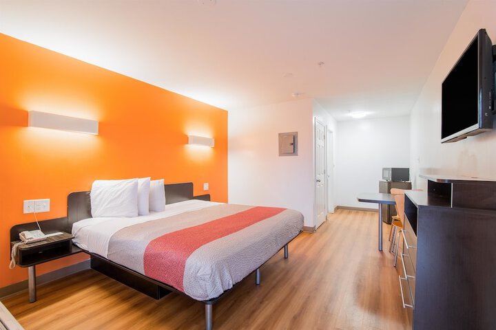 1 Queen Bed Kitchen (12 of 14)