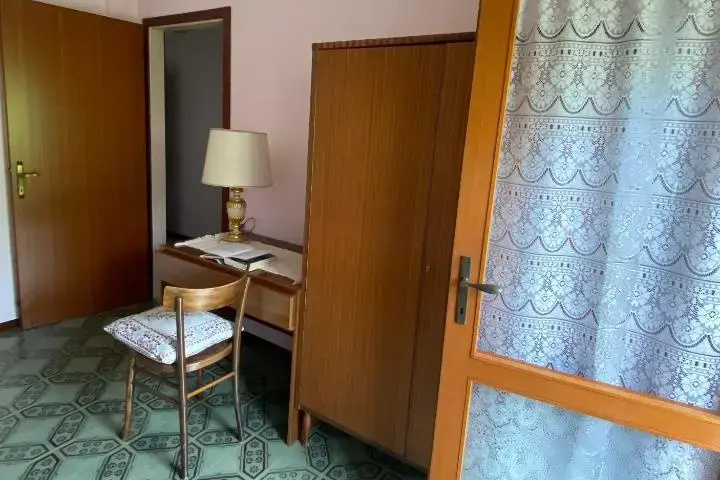 Room 2 of 15