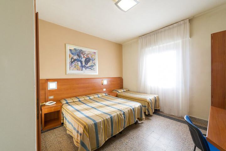 Room 4 of 36