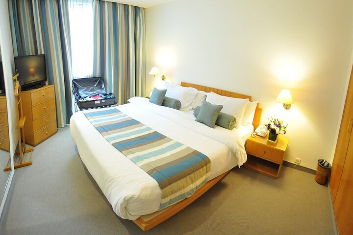 Room 12 of 99