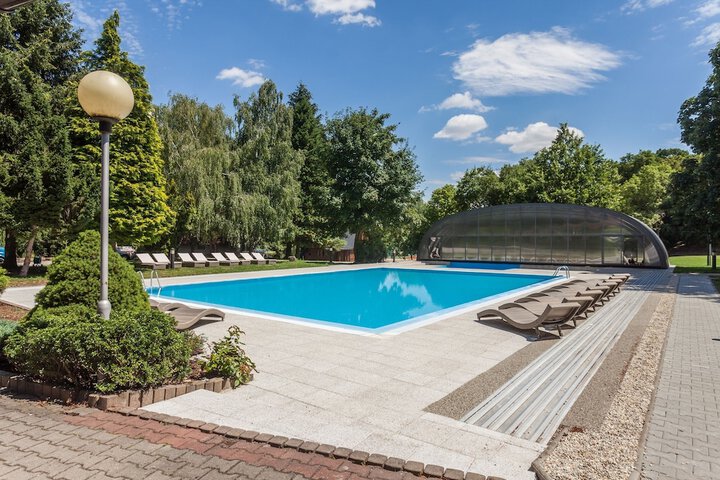 Pool 30 of 74
