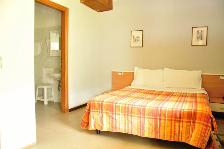 Room 4 of 20