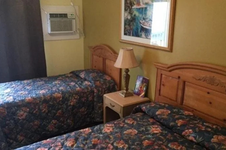 Room 5 of 13